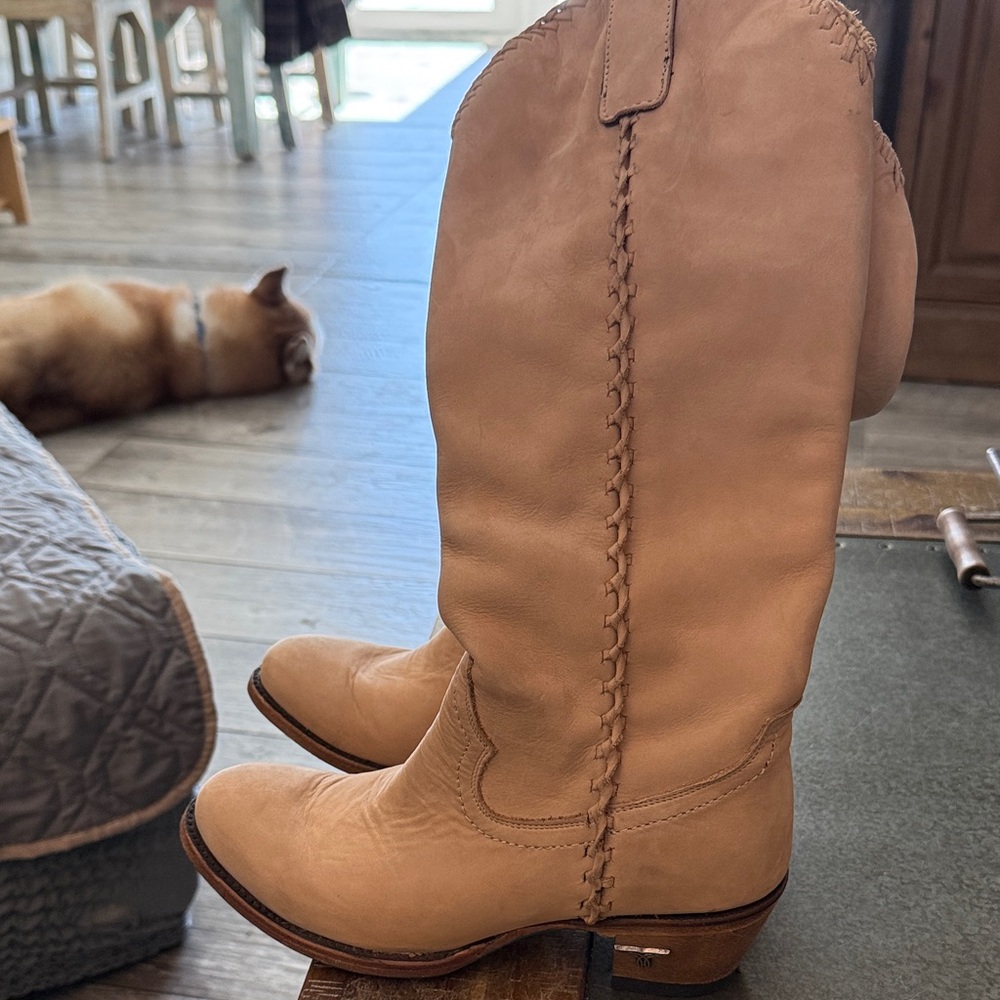 Stylish Tan Women's Heeled Boots